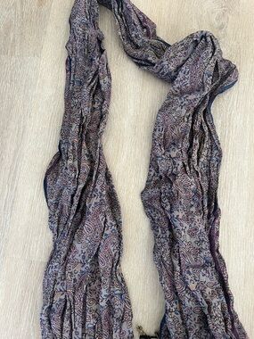 Lightweight Paisley Print Scarf in Purple and Gray